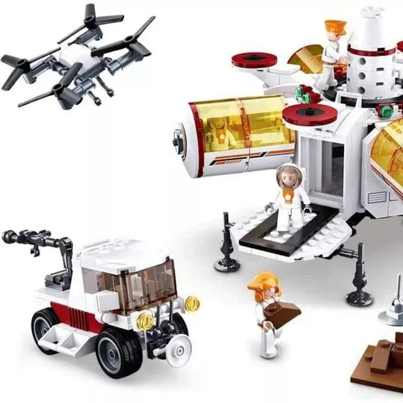NEW Space Collection Lunar Station Brick Building Set 642pcs B0739 - Picture 2 of 5